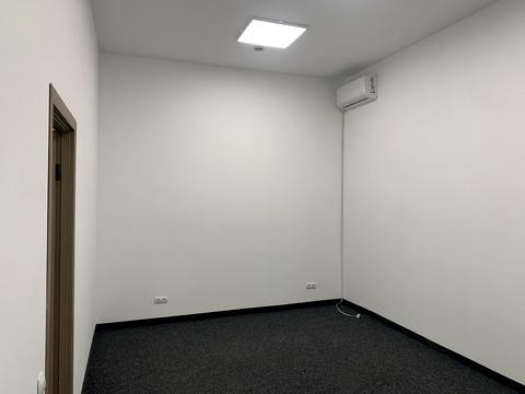 комерційна за адресою Героїв УПА вул., 77