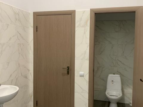 комерційна за адресою Героїв УПА вул., 77