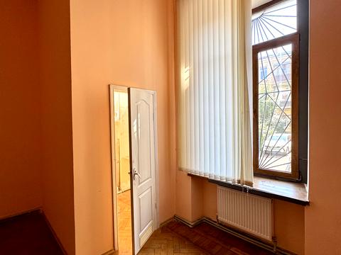 комерційна за адресою Пастера вул., 60