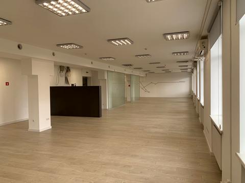 комерційна за адресою Героїв УПА вул., 77