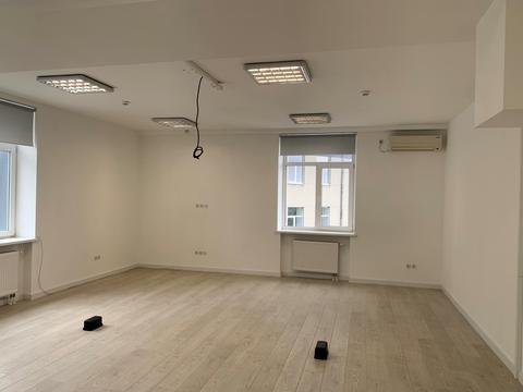 комерційна за адресою Героїв УПА вул., 77