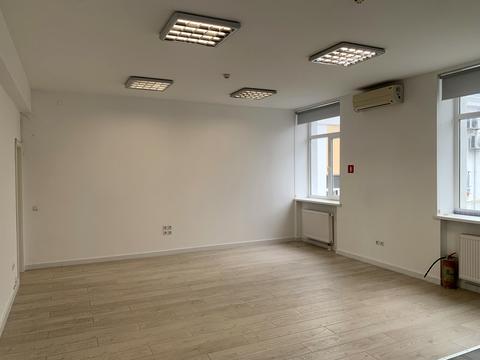комерційна за адресою Героїв УПА вул., 77
