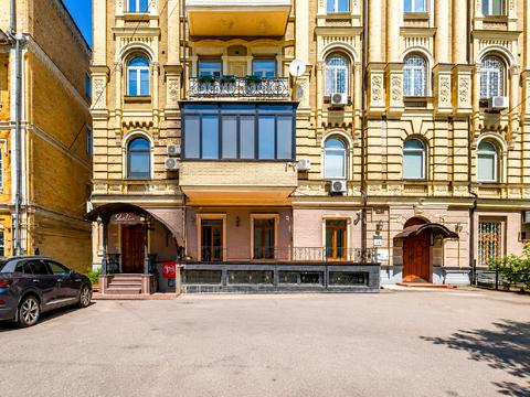 комерційна за адресою Велика Житомирська вул., 24-Б