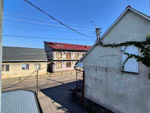 комерційна за адресою Тячів, Армійська, 12
