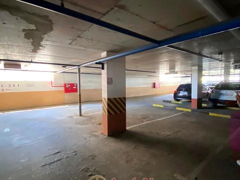 паркомісце за адресою Академіка Сахарова вул., 22