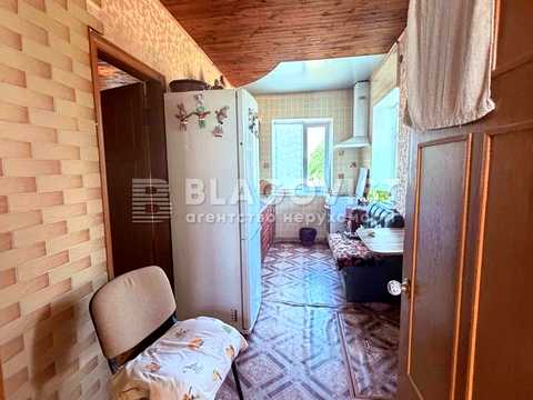 будинок за адресою с. Ровжі, Геофізик