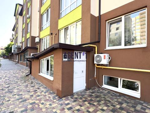 комерційна за адресою Дорошенка вул., 10