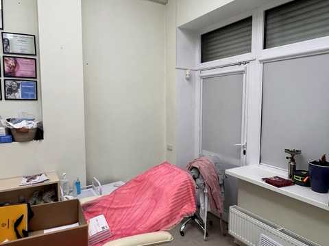 коммерческая по адресу Василия Тютюнника ул. (Анрі Барбюса), 5-В