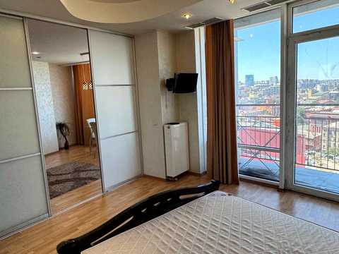 квартира по адресу Королеви Єлизавети ІІ ул. (Глинки), 2
