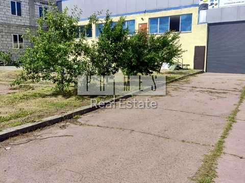 комерційна за адресою Металургів вул., 1