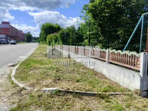 комерційна за адресою Металургів вул., 1