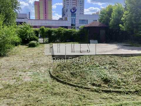 комерційна за адресою Металургів вул., 1