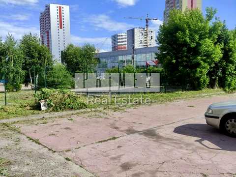 комерційна за адресою Металургів вул., 1