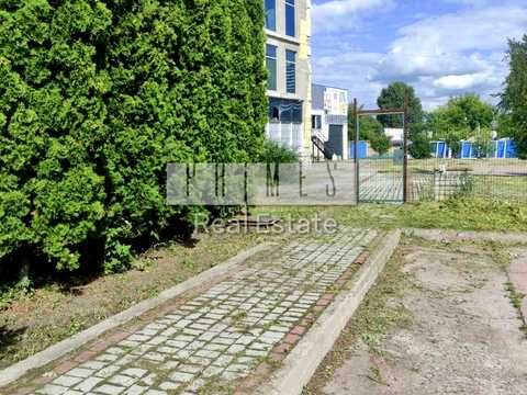 комерційна за адресою Металургів вул., 1