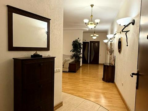 квартира за адресою Літературна вул., 1а