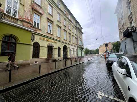 комерційна за адресою Львів, Театральна вул., 21