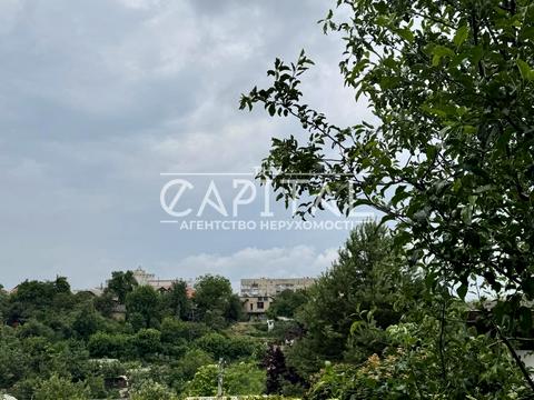 будинок за адресою Листопадна, 1