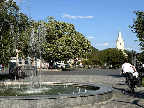 комерційна за адресою Виноградів, Персикова вул., 35-А