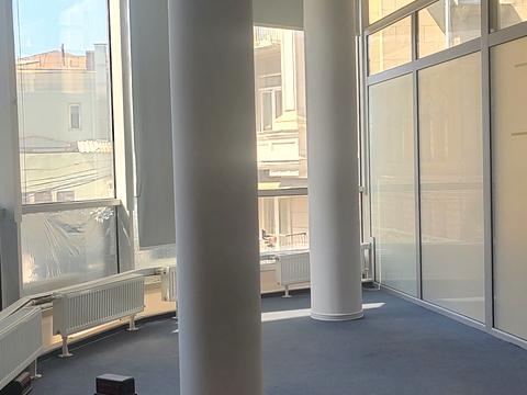 комерційна за адресою Донця-Захаржевського вул., 1/3