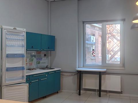 комерційна за адресою Донця-Захаржевського вул., 1/3