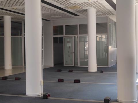 комерційна за адресою Донця-Захаржевського вул., 1/3