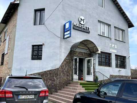 комерційна за адресою Моцарта вул., 4а