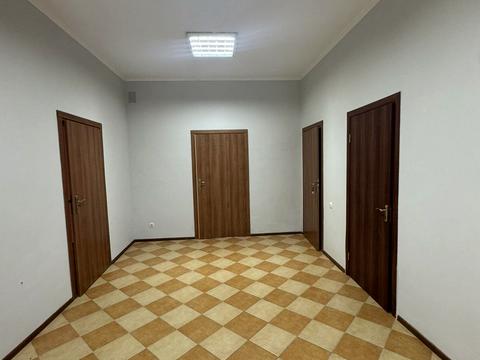 комерційна за адресою Воїнів УПА вул., 24