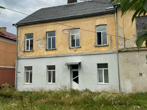 комерційна за адресою Воїнів УПА вул., 24