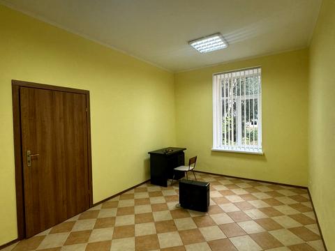 комерційна за адресою Воїнів УПА вул., 24
