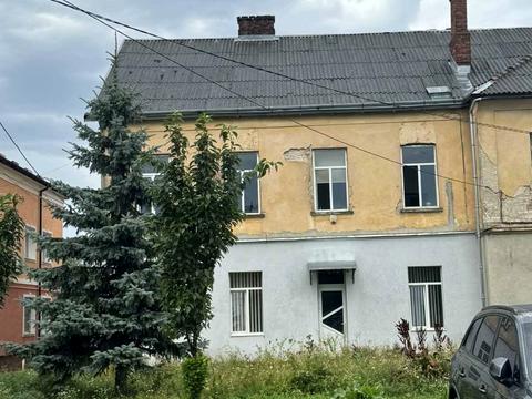 комерційна за адресою Воїнів УПА вул., 24