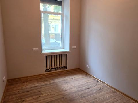 комерційна за адресою Гіршмана вул., 4