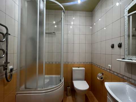 квартира за адресою Салютна вул., 1-Б