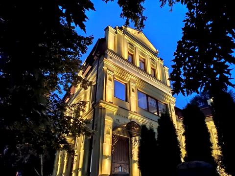 комерційна за адресою Студентська вул., 6