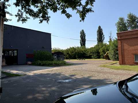комерційна за адресою Зрошувальна вул., 15