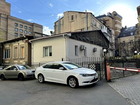 коммерческая по адресу Саксаганского ул., 38-а
