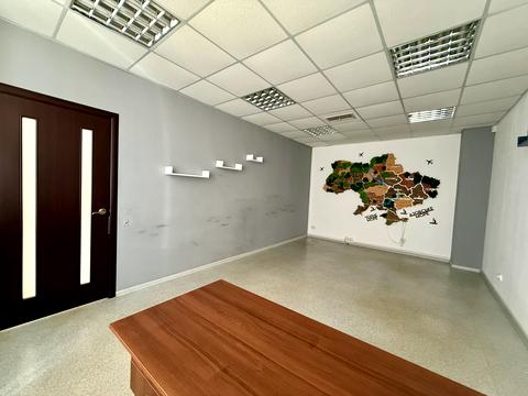 комерційна за адресою Добровольців вул. (Маршала Говорова), 18