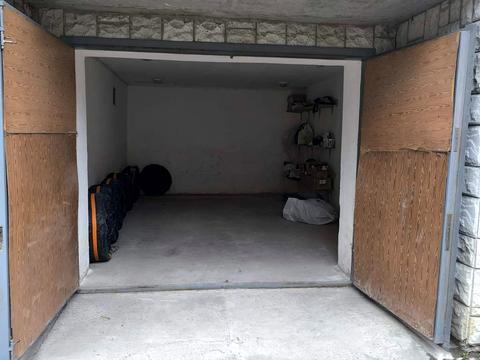 паркомісце за адресою Івано-Франківськ, Тролейбусна вул., 30