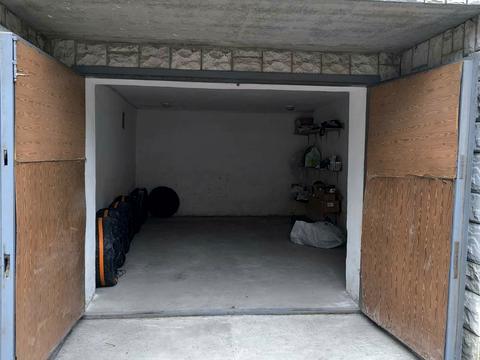 паркомісце за адресою Івано-Франківськ, Тролейбусна вул., 30