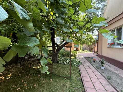 будинок за адресою Свято-Покровська вул. (Леніна)