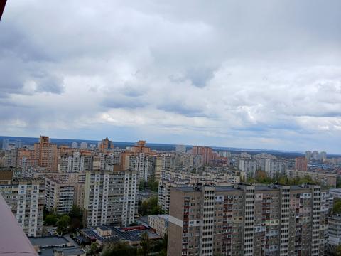 комерційна за адресою Василя Стуса вул., 7-Б
