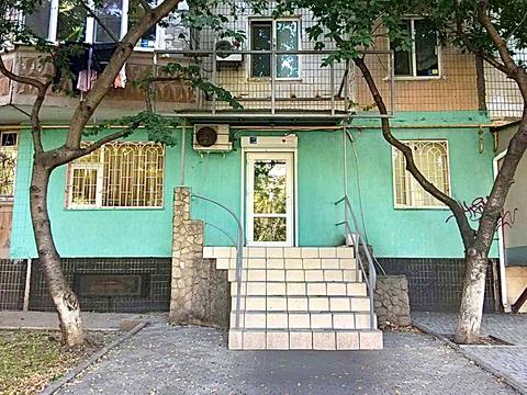 комерційна за адресою Князя Володимира Великого просп., 92