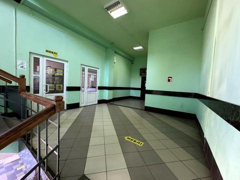 комерційна за адресою Петрушевича, 3б