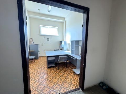 комерційна за адресою Петрушевича, 3б