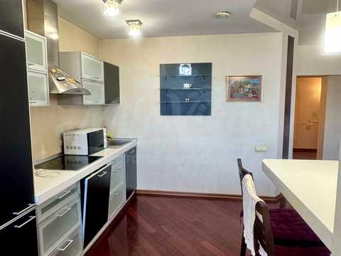 квартира за адресою Анни Ахматової вул., 31