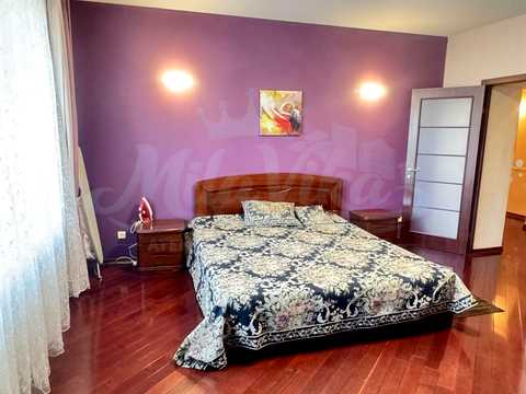 квартира за адресою Анни Ахматової вул., 31