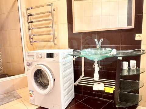 квартира за адресою Анни Ахматової вул., 31
