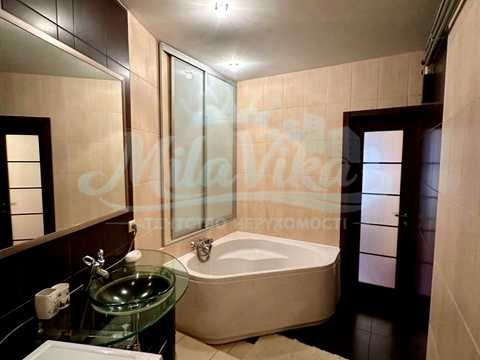 квартира за адресою Анни Ахматової вул., 31