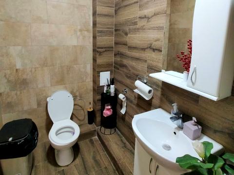 комерційна за адресою Житня вул., 9