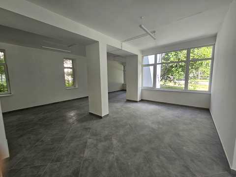 комерційна за адресою Леся Курбаса просп., 7-А
