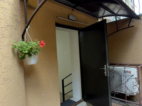 комерційна за адресою Академіка Амосова вул., 61
